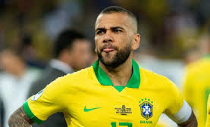 Barça: Dani Alves s’en prend à son tour à la direction après le départ de Suarez
