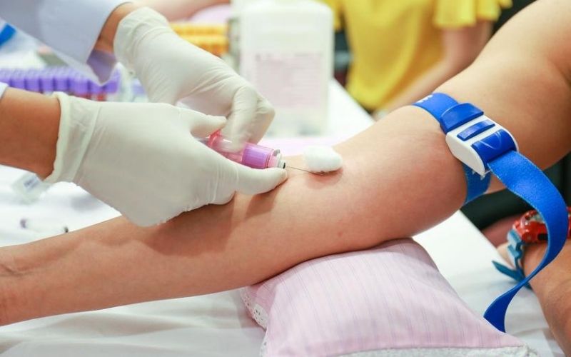 Bilan sanguin : pourquoi faut-il être à jeun avant une prise de sang ?