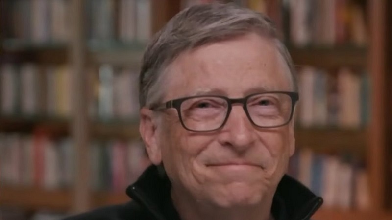Bill Gates se fait vacciner contre la Covid-19 (photo)