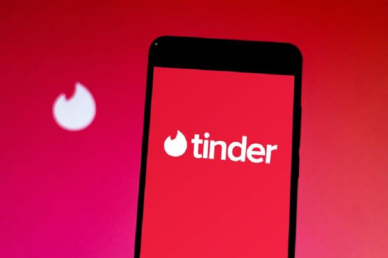 Bloquée en pleine nature, elle crée un profil Tinder et est secourue en 5 minutes (photos)