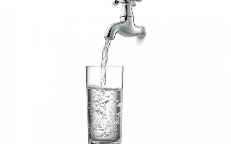 Boire une quantité d’eau trop élevée par jour peut tuer