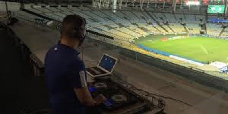 Brésil : un DJ pour remettre de l’ambiance dans un stade de football