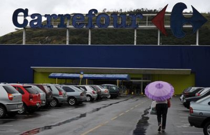 Brésil : un cadavre recouvert de parapluies dans un supermarché resté ouvert (photo)