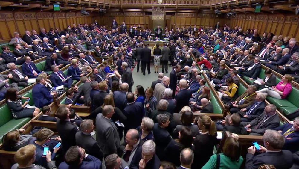 Brexit : les députés britanniques votent le report