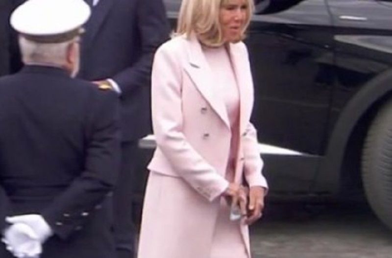 Brigitte Macron : visage gonflé en public, sa surprenante transformation intrigue (photo)