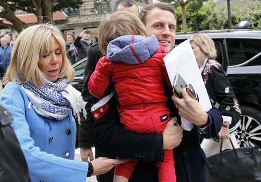 Brigitte et Emmanuel Macron attendent-ils un bébé ?