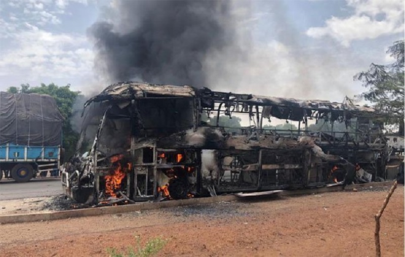Burkina Faso : un bus de 60 places s’enflamme en cours de route
