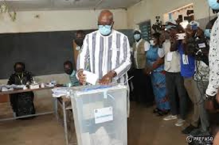 Burkina Faso / Présidentielle : Roch Kaboré réélu au 1er tour pour un 2e mandat