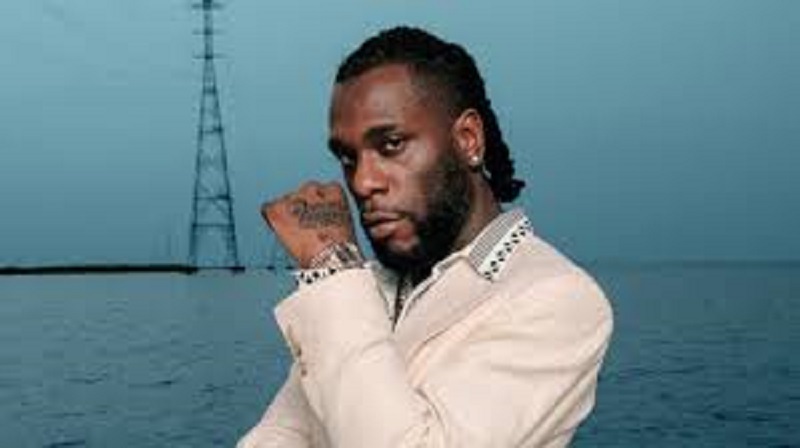 Burna Boy : l’artiste met en garde les pasteurs contre les offrandes données à l’église