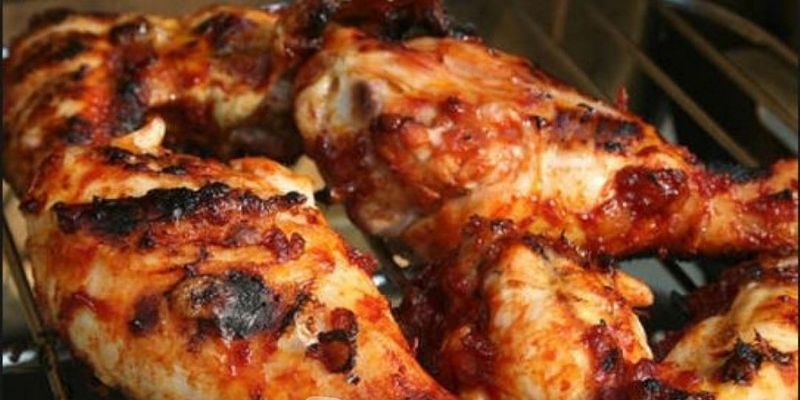 Côte d’Ivoire : des vendeurs de poulets braisés en grève, la raison
