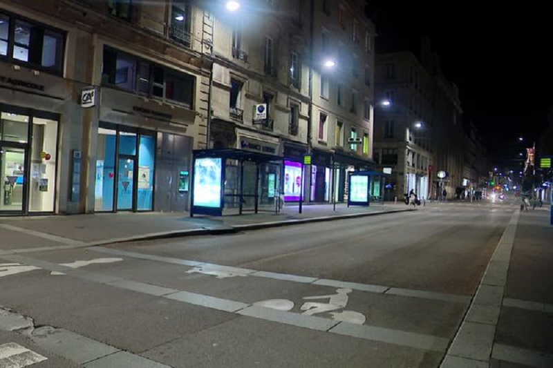 «Ça va être tout noir!» : il annonce le couvre-feu à Rouen et fait le buzz sur la toile (vidéo)