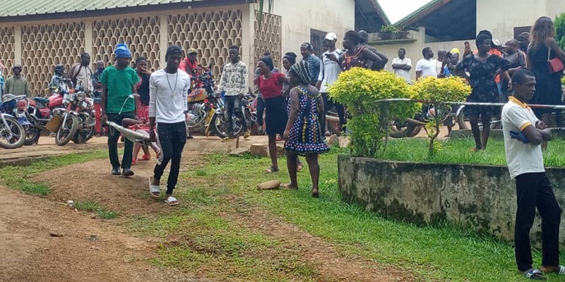 Cameroun : Colère après l’assassinat de 8 élèves tués par balles devant leur école ce week-end