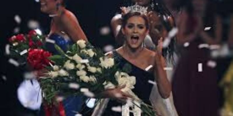 Camille Schrier, étudiante en pharmacie, sacrée Miss America 2020