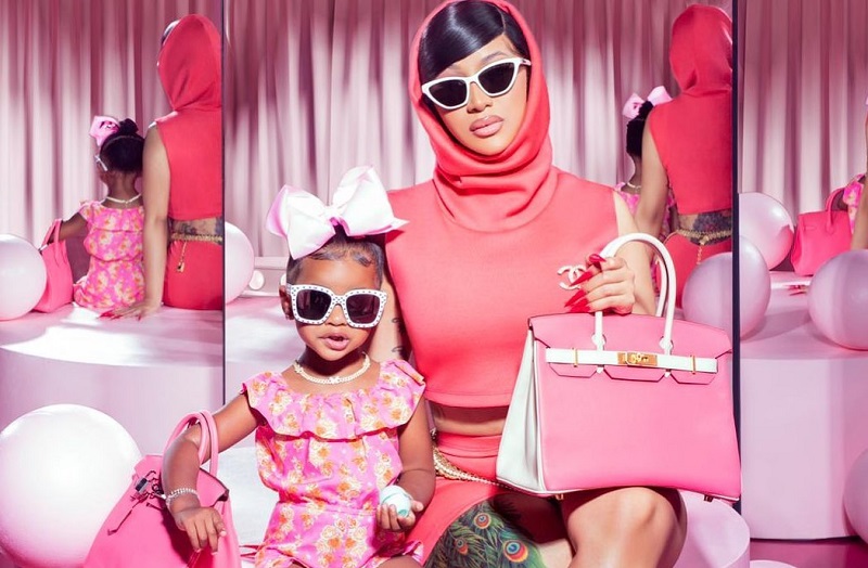 Cardi B : quand sa fille de 2 ans joue à la maquilleuse (vidéo)