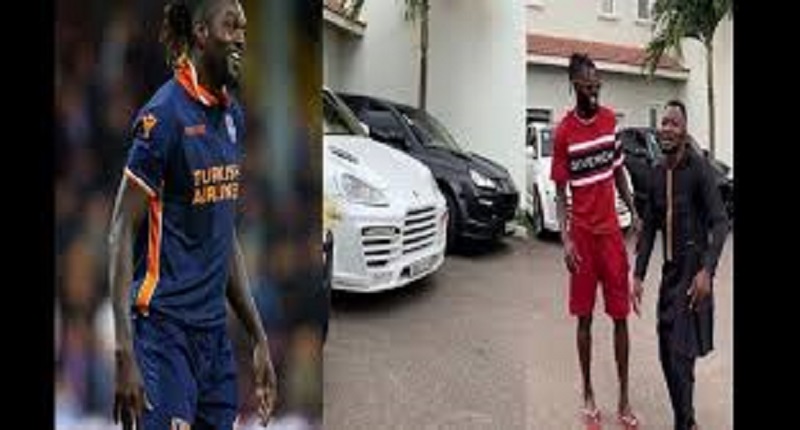 Ce geste d’Emmanuel Adebayor envers un comédien ghanéen réjouit la toile