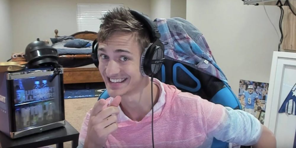 Ce jeune homme de 27 ans gagne plus de 250.000.000 FCFA par mois en jouant à ‘Fortnite’ dans sa chambre, voici comment il fait