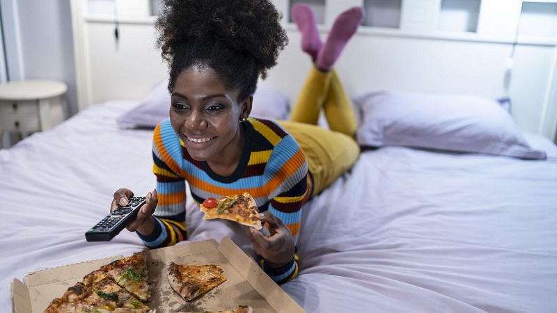 Ce site propose d’être payé pour regarder des séries Netflix en mangeant des pizzas