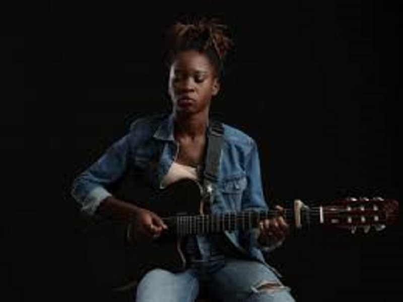 Prix Découvertes RFI 2019 : la lauréate Céline Banza en concert live à Lomé !