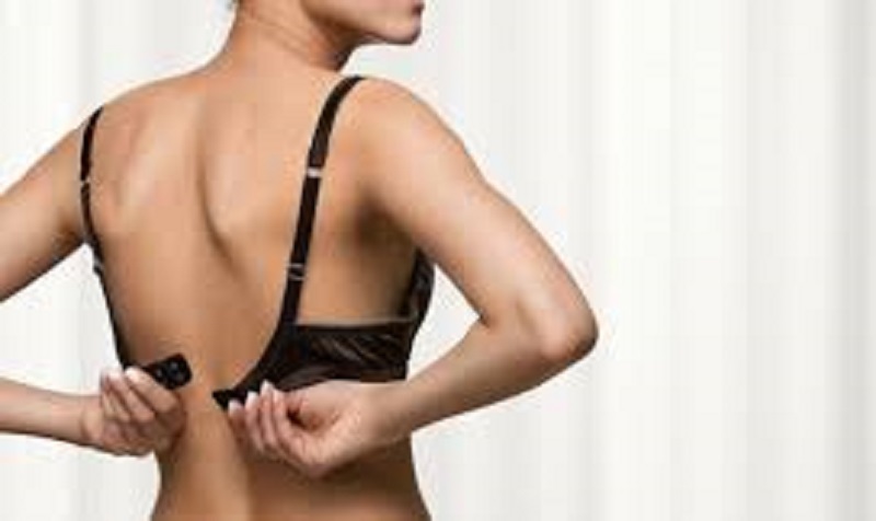 Ces célébrités posent en soutif pour la bonne cause