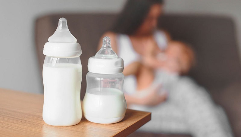 Une entreprise tente de créer du lait maternel artificiel