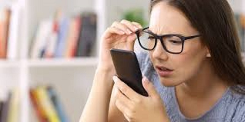 Ces paramètres à éviter sur son smartphone pour ne pas abîmer sa vue