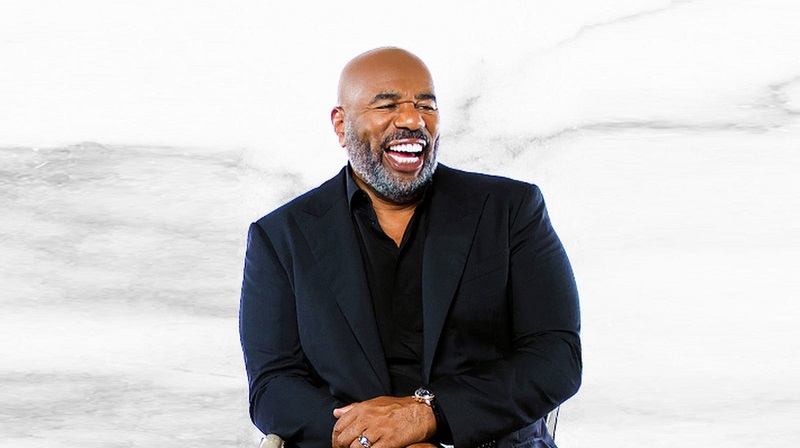« C’est un type formidable » : Steve Harvey fait l’éloge de Michael B. Jordan (vidéo)