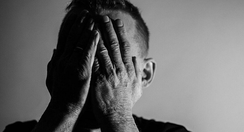 Cet homme droguait sa femme pour inviter des inconnus à la violer et filmer leurs actes