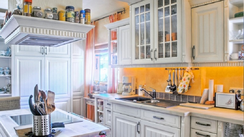 Cet objet du quotidien est le pire nid à microbes de la cuisine