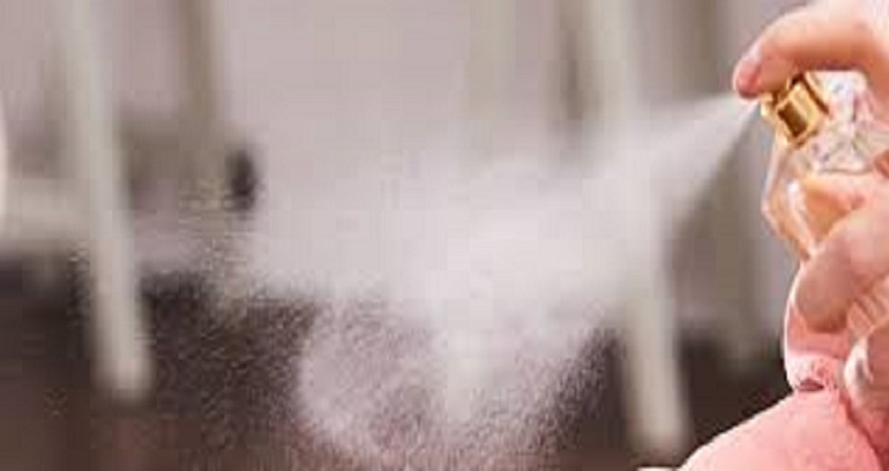 Cette astuce fait tenir un parfum plus longtemps et nous assure une bonne odeur durable