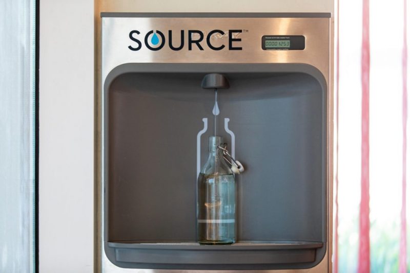 Cette entreprise crée de l’eau fraîche à partir de l’air du désert