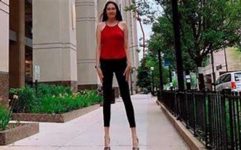Cette jeune femme a les plus longues jambes du monde