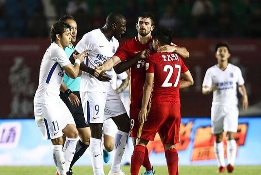 Chine : Demba Ba victime d’insultes racistes répond au joueur fautif (vidéo)