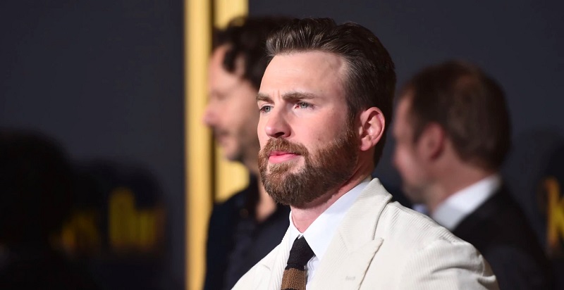Chris Evans a trouvé le moyen de rire de son erreur de « dick pic »
