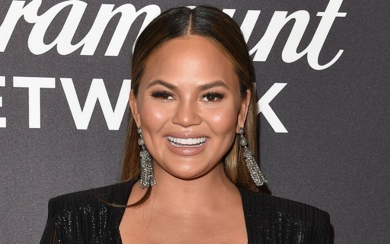Chrissy Teigen époustouflée par le message d’Hillary Clinton