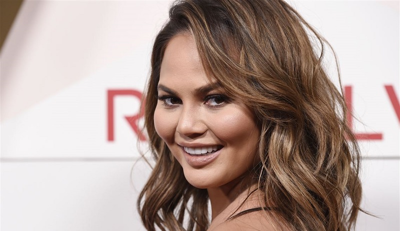 Chrissy Teigen : son touchant tatouage en hommage à son fils qu’elle a perdu (photo)