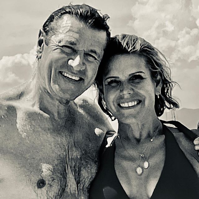 [Photo] Christian Estrosi et Laura Tenoudji : en maillot de bain, ils affichent leur amour sur le web