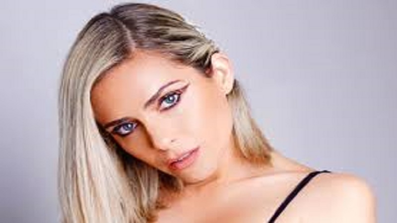 Clara Morgane s’affiche en robe transparente et sensuelle sur instagram et séduit les internautes