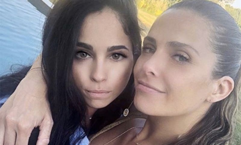Clara Morgane s’offre un nouveau shooting sexy avec sa sœur