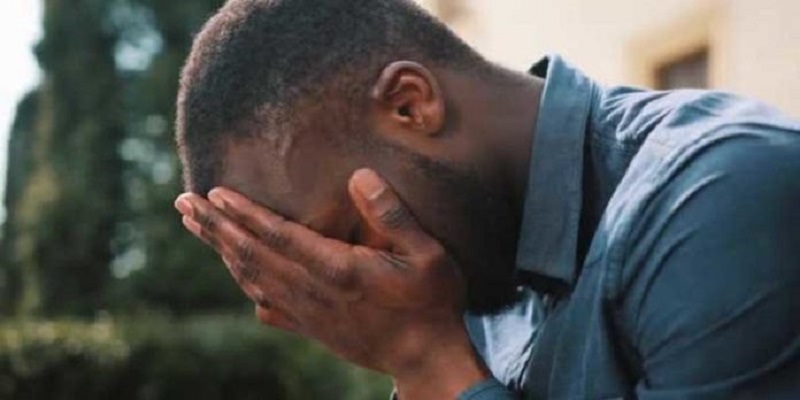 Drame : il tue l’amant de sa femme à coups de couteaux après les avoir surpris sur le lit conjugal