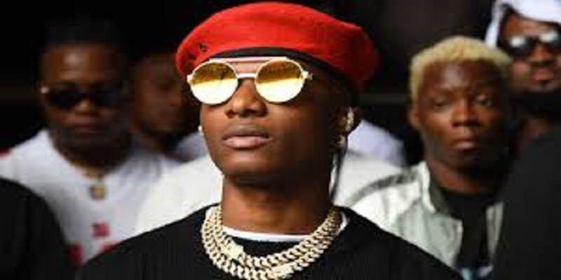 Coincé en Angleterre, Wizkid interpelle Boris Johnson : « quand allez-vous nous autoriser à aller au Nigeria ? » (Vidéo)