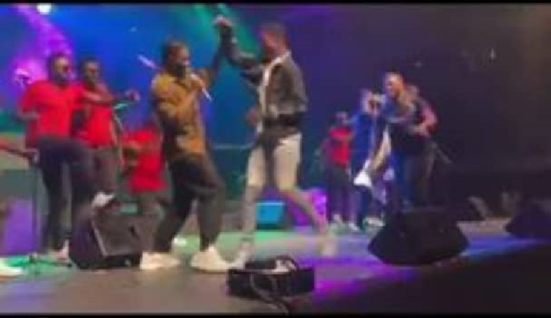 Concert de Fally Ipupa : ce fan camerounais a failli déstabiliser l’artiste (vidéo)