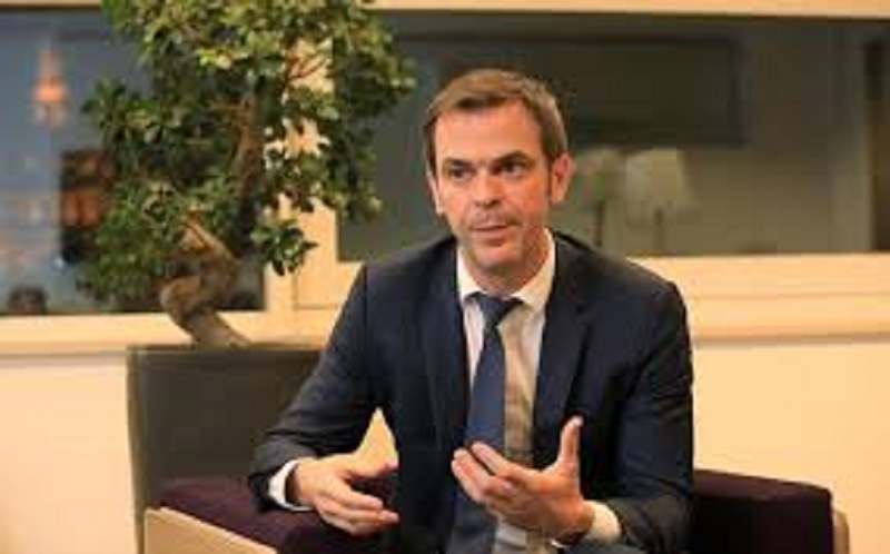 Confidence / Olivier Véran : « J’habite presque dans mon bureau »