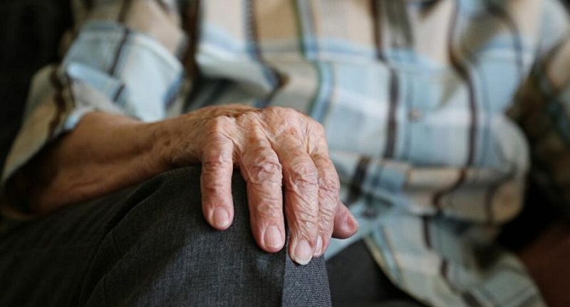 Confinée, cette nonagénaire tombe sur un trésor de plus de 310 millions FCFA
