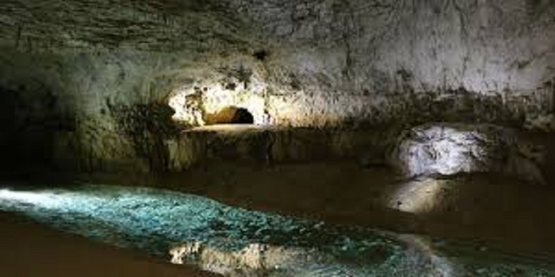 Confinement : 6 touristes dont 1 Français décident de vivre dans une grotte en Inde pour économiser de l’argent