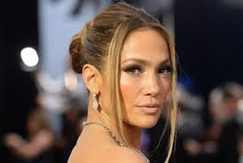 Jennifer Lopez fait renaître cette coiffure culte des années 90 (photo)