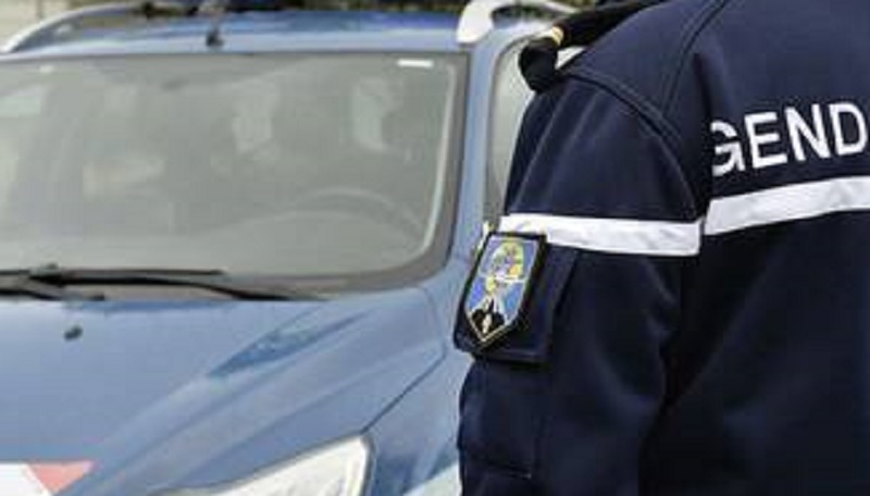 Confinement : Un homme marié surpris en plein ébat se3uel avec sa copine dans une voiture