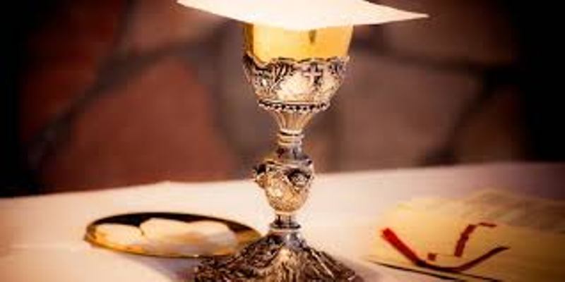 Congo : jaloux, un prêtre refuse de donner la communion à un fidèle