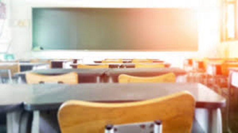 Convoquée dans un collège, une mère dit «comprendre pourquoi on tue» les enseignants