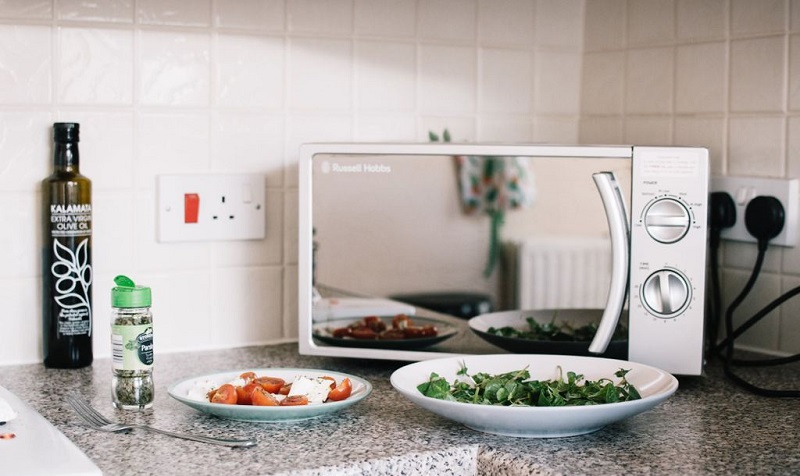 8 aliments à ne surtout pas mettre au micro-ondes
