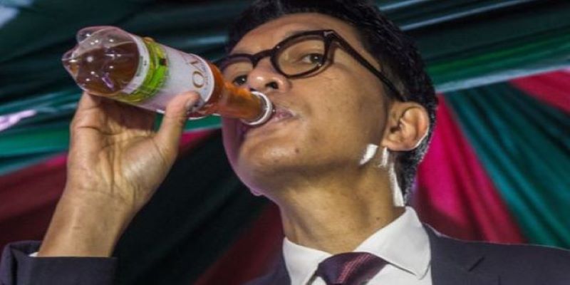 Madagascar : Andry Rajoelina annonce une solution injectable de « Covid Organics » à l’étude